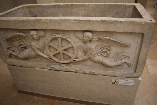 068-Мраморный саркофаг с Императорского кладбища